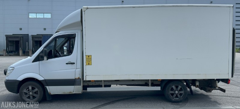 2013 Mercedes-Benz Sprinter - Dobozos felépítményű teherautó: 1 kép. 2013 Mercedes-Benz Sprinter - Dobozos felépítményű teherautó: 1 kép.
