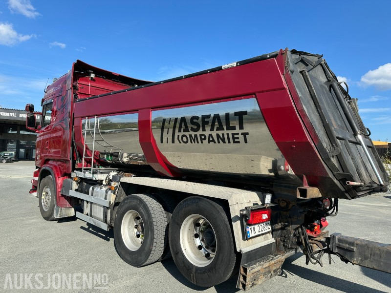 2013 Scania R500 tippbil med asfaltbalje og tippkasse - Brøyterigget - Euro 5 - Billenőplatós teherautó: 4 kép. 2013 Scania R500 tippbil med asfaltbalje og tippkasse - Brøyterigget - Euro 5 - Billenőplatós teherautó: 4 kép.