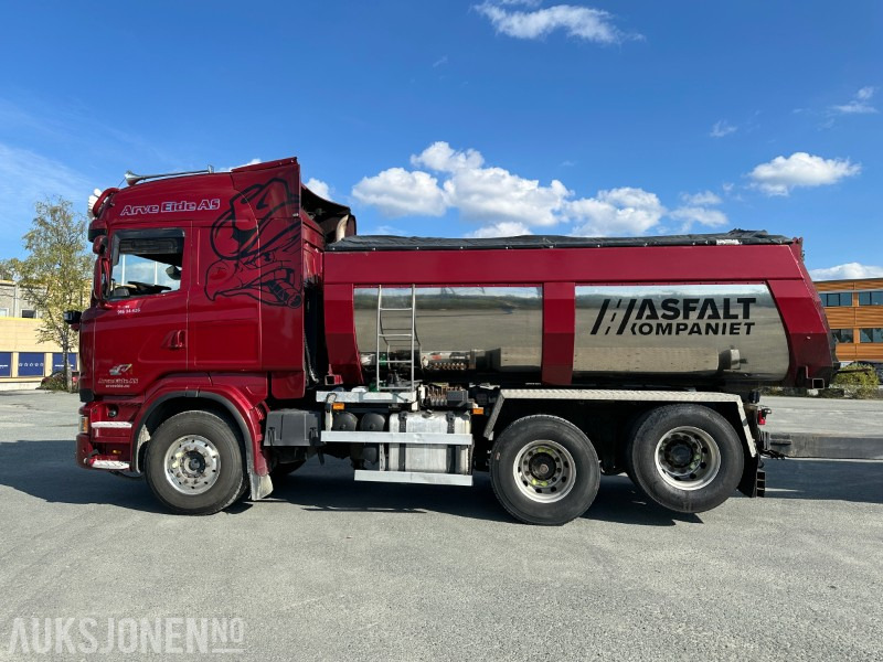 2013 Scania R500 tippbil med asfaltbalje og tippkasse - Brøyterigget - Euro 5 - Billenőplatós teherautó: 5 kép. 2013 Scania R500 tippbil med asfaltbalje og tippkasse - Brøyterigget - Euro 5 - Billenőplatós teherautó: 5 kép.