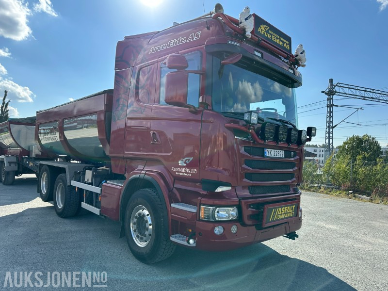 2013 Scania R500 tippbil med asfaltbalje og tippkasse - Brøyterigget - Euro 5 - Billenőplatós teherautó: 2 kép. 2013 Scania R500 tippbil med asfaltbalje og tippkasse - Brøyterigget - Euro 5 - Billenőplatós teherautó: 2 kép.