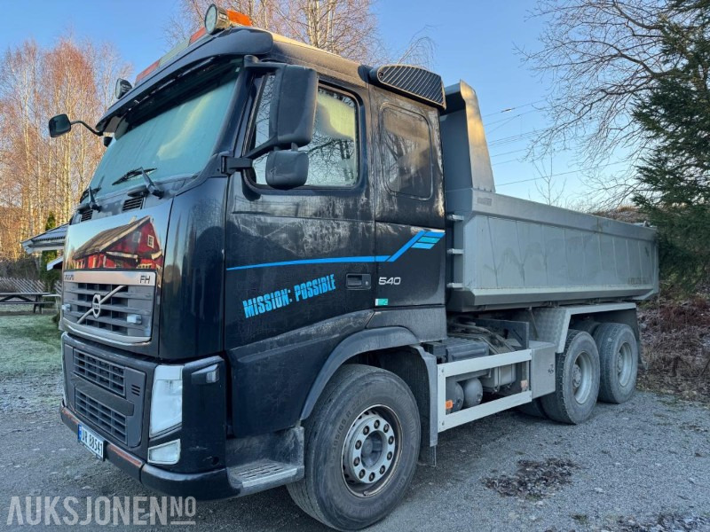 2013 Volvo FH540 6X4 MAUR DUMPER TIPP HYDRAULIKK EU OK 11.2026 - Billenőplatós teherautó: 1 kép. 2013 Volvo FH540 6X4 MAUR DUMPER TIPP HYDRAULIKK EU OK 11.2026 - Billenőplatós teherautó: 1 kép.