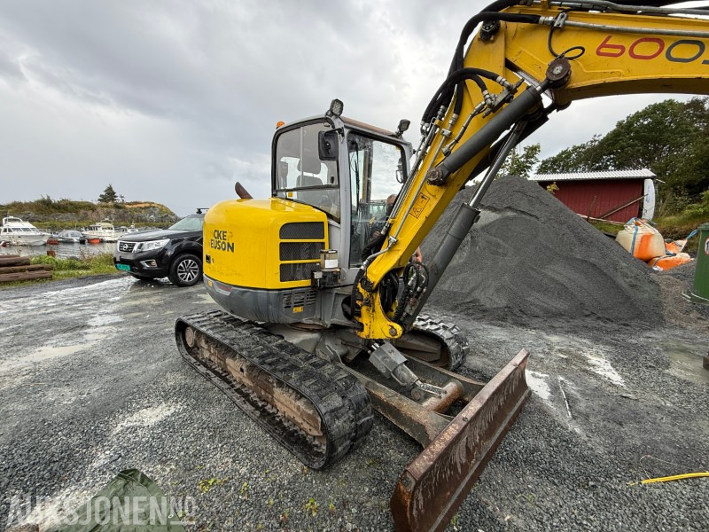 2013 Wacker Neuson 6003 - Gravemaskin - VA-bom - Gummibelter - tiltrotator - skjær - pusseskuff - 3535 timer - Kotrógép: 3 kép. 2013 Wacker Neuson 6003 - Gravemaskin - VA-bom - Gummibelter - tiltrotator - skjær - pusseskuff - 3535 timer - Kotrógép: 3 kép.