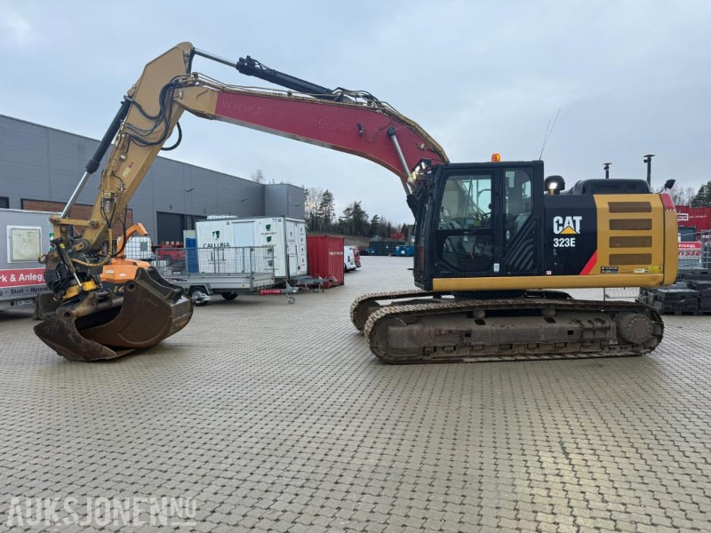 2014 Cat 323E BELTEGRAVER SERVICEAVTALE ENGCON TILTROTATOR MASKINSTYRING SENTRALSMØRING. - Lánctalpas kotró: 3 kép. 2014 Cat 323E BELTEGRAVER SERVICEAVTALE ENGCON TILTROTATOR MASKINSTYRING SENTRALSMØRING. - Lánctalpas kotró: 3 kép.