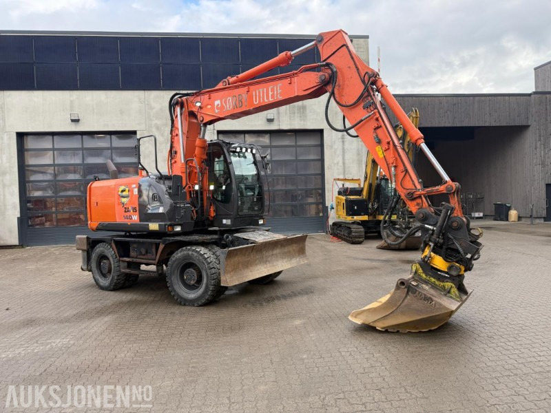 2014 Hitachi Zaxis 140W HJULGRAVER ENGCON TILTROTATOR SERVICEHISTORIKK SENTRALSMØRING. - Kotrógép: 3 kép. 2014 Hitachi Zaxis 140W HJULGRAVER ENGCON TILTROTATOR SERVICEHISTORIKK SENTRALSMØRING. - Kotrógép: 3 kép.