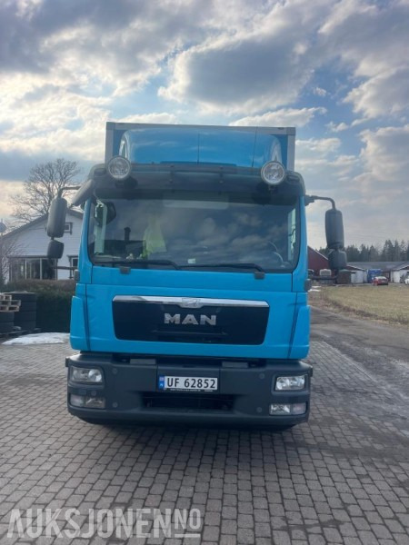 2014 MAN TGM lastebil/skapbil - Full sideåpning - Plass til 18 paller 2014 MAN TGM lastebil, blå, med 385 000 km - Dobozos felépítményű teherautó: 1 kép. 2014 MAN TGM lastebil/skapbil - Full sideåpning - Plass til 18 paller 2014 MAN TGM lastebil, blå, med 385 000 km - Dobozos felépítményű teherautó: 1 kép.