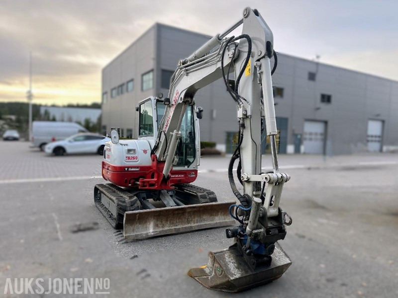 2014 TAKEUCHI TB260 MINIGRAVER SMP TILTROTATOR OG S40 HK FESTE PLANERINGSSKUFF - Minikotró: 3 kép. 2014 TAKEUCHI TB260 MINIGRAVER SMP TILTROTATOR OG S40 HK FESTE PLANERINGSSKUFF - Minikotró: 3 kép.