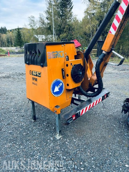 2015 Berti 600 FB600 A.H.G - Krattknuser/kantklipper - Traktor: 3 kép. 2015 Berti 600 FB600 A.H.G - Krattknuser/kantklipper - Traktor: 3 kép.