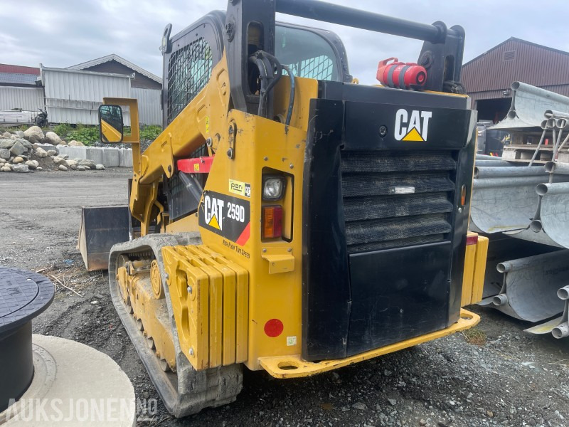 2015 Cat 259D kompakt belte-laster - Mini homlokrakodó: 3 kép. 2015 Cat 259D kompakt belte-laster - Mini homlokrakodó: 3 kép.