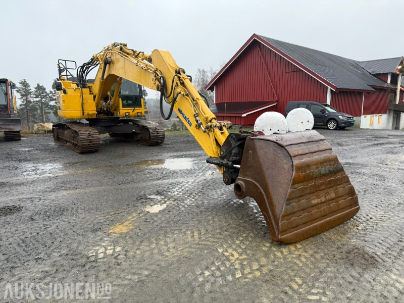 2015 Komatsu PC228USLC-10 / Tiltrotator / Leica GPS / Sentralsmøring / S70 - Lánctalpas kotró: 3 kép. 2015 Komatsu PC228USLC-10 / Tiltrotator / Leica GPS / Sentralsmøring / S70 - Lánctalpas kotró: 3 kép.