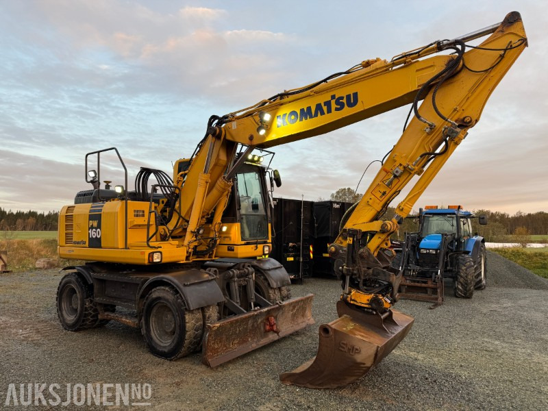 2015 Komatsu PW 160-8 Velutstyrt hjulgraver med Engcon rototilt, Leica GPS og sentralsmøring - Kotrógép: 2 kép. 2015 Komatsu PW 160-8 Velutstyrt hjulgraver med Engcon rototilt, Leica GPS og sentralsmøring - Kotrógép: 2 kép.