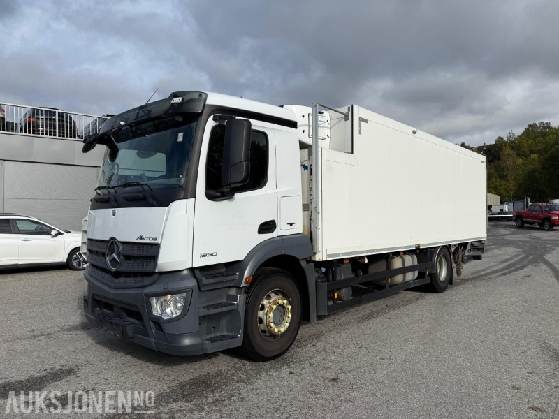 2015 Mercedes-Benz ANTOS 1830 skapbil, baklem, kjøling, fjernkontroll, ryggekamera, 360, lav KM - Dobozos felépítményű teherautó: 1 kép. 2015 Mercedes-Benz ANTOS 1830 skapbil, baklem, kjøling, fjernkontroll, ryggekamera, 360, lav KM - Dobozos felépítményű teherautó: 1 kép.