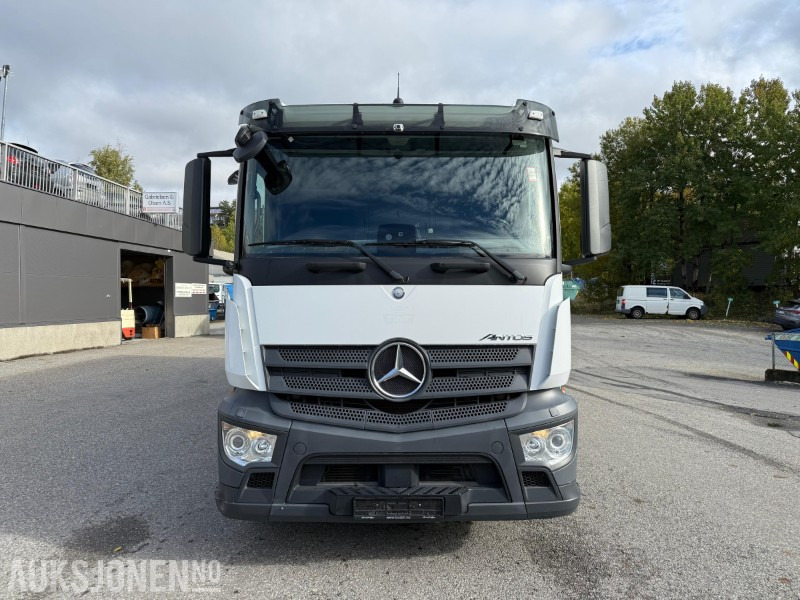 2015 Mercedes-Benz ANTOS 1830 skapbil, baklem, kjøling, fjernkontroll, ryggekamera, 360, lav KM - Dobozos felépítményű teherautó: 2 kép. 2015 Mercedes-Benz ANTOS 1830 skapbil, baklem, kjøling, fjernkontroll, ryggekamera, 360, lav KM - Dobozos felépítményű teherautó: 2 kép.