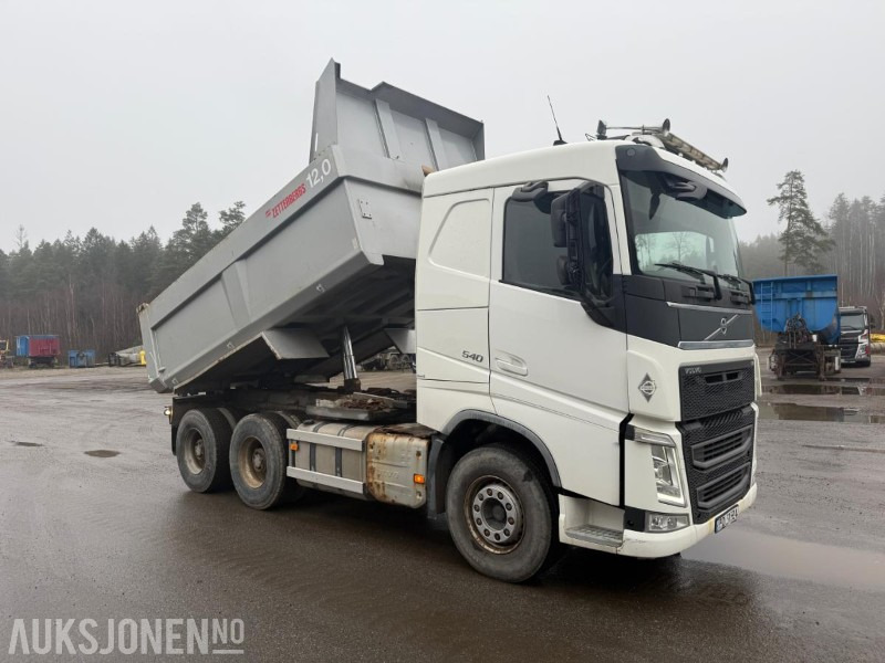 2015 VOLVO FH540 6X4 Euro6 TIPPBIL SERVICEHISTORIKK ZETTERBERG PÅBYGG. - Billenőplatós teherautó: 2 kép. 2015 VOLVO FH540 6X4 Euro6 TIPPBIL SERVICEHISTORIKK ZETTERBERG PÅBYGG. - Billenőplatós teherautó: 2 kép.