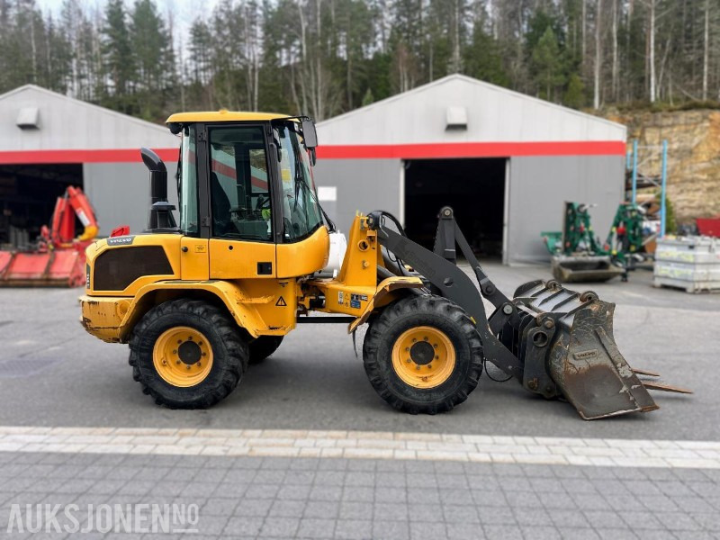 2015 VOLVO L35GT HJULLASTER / KOMPAKTLASTER 6555 TIMER - Gumikerekes homlokrakodó: 4 kép. 2015 VOLVO L35GT HJULLASTER / KOMPAKTLASTER 6555 TIMER - Gumikerekes homlokrakodó: 4 kép.