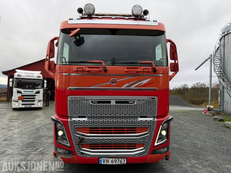 2015 Volvo FH16 650 8x4 med AJK Hydrolift krokløft og I-Shift - Horgos rakodó teherautó: 2 kép. 2015 Volvo FH16 650 8x4 med AJK Hydrolift krokløft og I-Shift - Horgos rakodó teherautó: 2 kép.