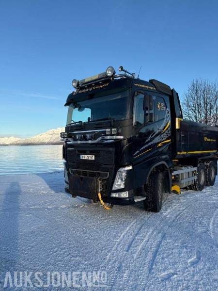 2015 Volvo FH16 6X4 540 Tippbil - Brøyterigget - Skjær - 403000KM - Billenőplatós teherautó: 2 kép. 2015 Volvo FH16 6X4 540 Tippbil - Brøyterigget - Skjær - 403000KM - Billenőplatós teherautó: 2 kép.
