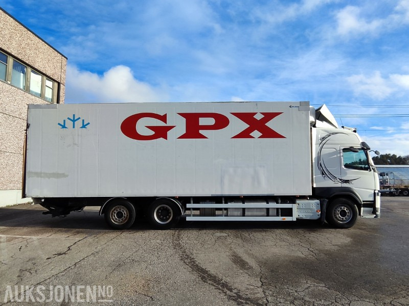 2015 Volvo FM 460 6x2 skapbil m/Full sideåpning - Carrier kjøleanlegg og bakløft - Dobozos felépítményű teherautó: 5 kép. 2015 Volvo FM 460 6x2 skapbil m/Full sideåpning - Carrier kjøleanlegg og bakløft - Dobozos felépítményű teherautó: 5 kép.