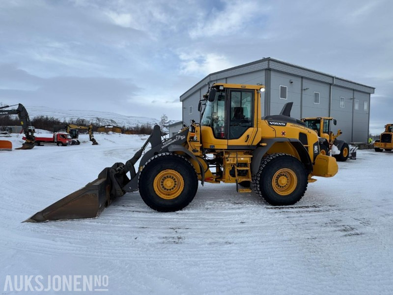 2015 Volvo L70H - Plan. skuff - Utstyr - 6405T - Gumikerekes homlokrakodó: 2 kép. 2015 Volvo L70H - Plan. skuff - Utstyr - 6405T - Gumikerekes homlokrakodó: 2 kép.