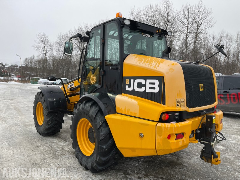2016 JCB TM 320S 4WD hjullaster med teleskop, to skuffer, pallegafler, og kun 1732 timer - Gumikerekes homlokrakodó: 5 kép. 2016 JCB TM 320S 4WD hjullaster med teleskop, to skuffer, pallegafler, og kun 1732 timer - Gumikerekes homlokrakodó: 5 kép.