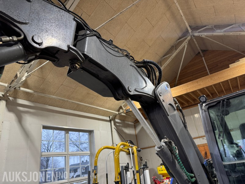 Minikotró 2016 Mecalac 8MCR-T4 gravemaskin: 15 kép. Minikotró 2016 Mecalac 8MCR-T4 gravemaskin: 15 kép.