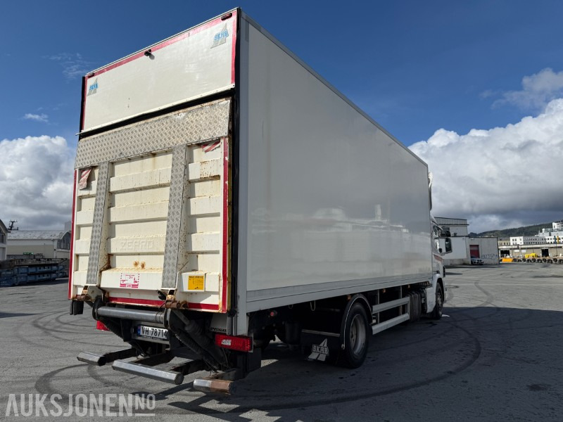 2016 Scania P320 4x2 skapbil - kjøl/frys - bakløft - Dobozos felépítményű teherautó: 4 kép. 2016 Scania P320 4x2 skapbil - kjøl/frys - bakløft - Dobozos felépítményű teherautó: 4 kép.