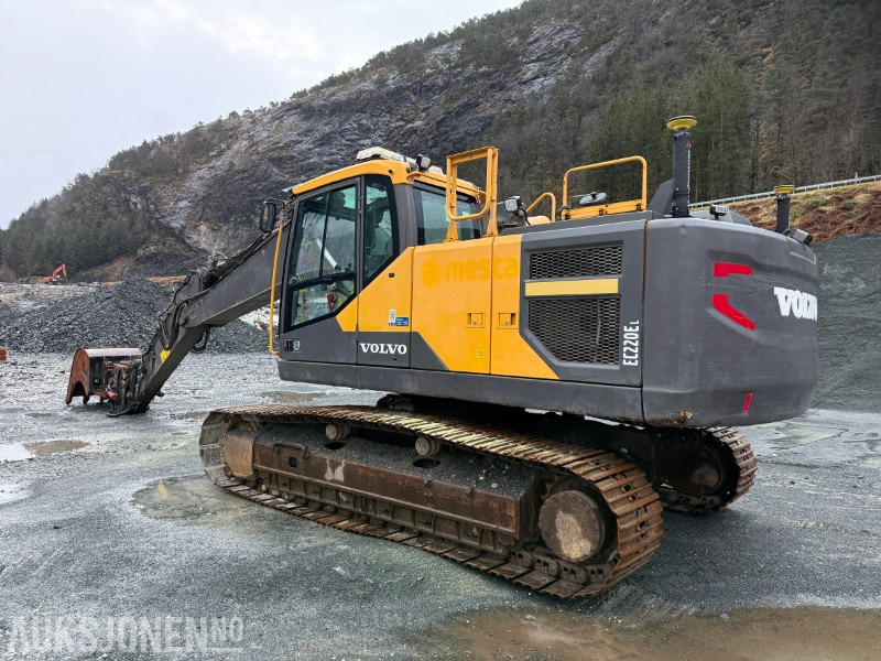 2016 Volvo EC220EL gravemaskin - sentralsmøring - Gjerstad hurtigfeste - Rototilt tiltrotator - Leica GPS - Kotrógép: 3 kép. 2016 Volvo EC220EL gravemaskin - sentralsmøring - Gjerstad hurtigfeste - Rototilt tiltrotator - Leica GPS - Kotrógép: 3 kép.
