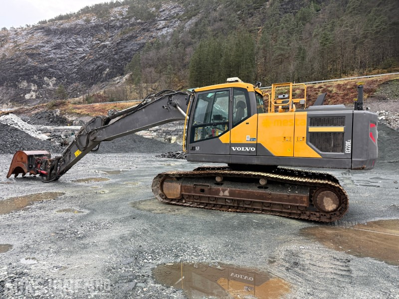 2016 Volvo EC220EL gravemaskin - sentralsmøring - Gjerstad hurtigfeste - Rototilt tiltrotator - Leica GPS - Kotrógép: 2 kép. 2016 Volvo EC220EL gravemaskin - sentralsmøring - Gjerstad hurtigfeste - Rototilt tiltrotator - Leica GPS - Kotrógép: 2 kép.