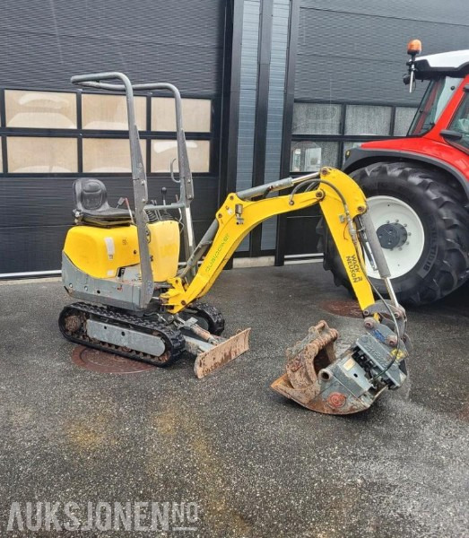 2016 Wacker Neuson 803 Dual Power, 2 skuffer, Elektro-hydraulisk aggregat (HPU) - Minikotró: 2 kép. 2016 Wacker Neuson 803 Dual Power, 2 skuffer, Elektro-hydraulisk aggregat (HPU) - Minikotró: 2 kép.