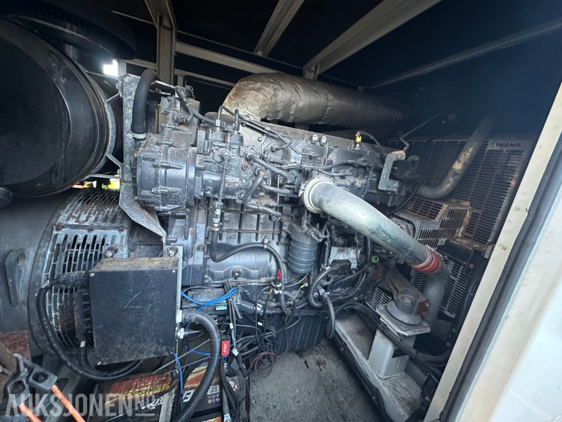 2017 DIESELAGGREGAT I CANOPY 555Kva -400Volt -50 Hz Kun gått 937 timer - Építőipari berendezések: 3 kép. 2017 DIESELAGGREGAT I CANOPY 555Kva -400Volt -50 Hz Kun gått 937 timer - Építőipari berendezések: 3 kép.