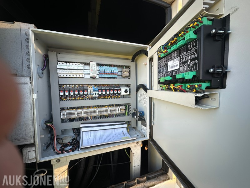 2017 DIESELAGGREGAT I CANOPY 555Kva -400Volt -50 Hz Kun gått 937 timer - Építőipari berendezések: 5 kép. 2017 DIESELAGGREGAT I CANOPY 555Kva -400Volt -50 Hz Kun gått 937 timer - Építőipari berendezések: 5 kép.