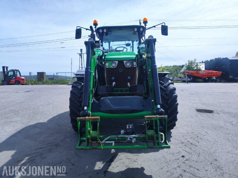 2017 John Deere 6115MC – Kun 1917 timer! Lasteapparat | PowerQuad+ | 40 km/t - Traktor: 3 kép. 2017 John Deere 6115MC – Kun 1917 timer! Lasteapparat | PowerQuad+ | 40 km/t - Traktor: 3 kép.