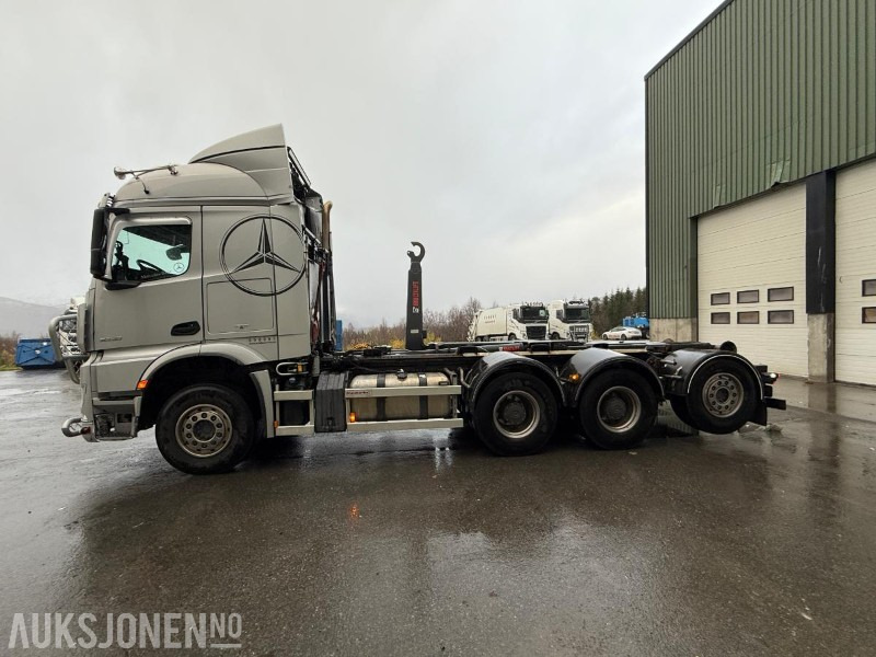 2017 Mercedes-Benz AROCS 3258 Krokbil 8X4 - Hiab 22T - Påkostet - export - 330000KM - Horgos rakodó teherautó: 2 kép. 2017 Mercedes-Benz AROCS 3258 Krokbil 8X4 - Hiab 22T - Påkostet - export - 330000KM - Horgos rakodó teherautó: 2 kép.