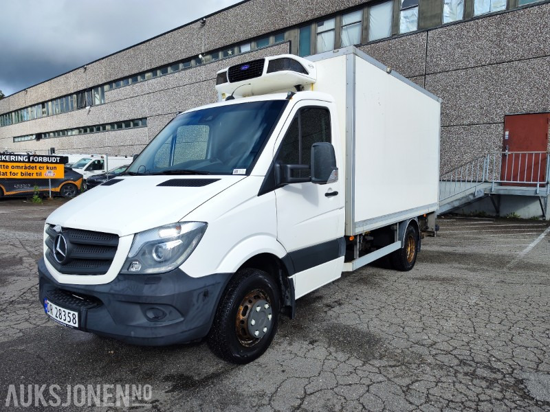 2017 Mercedes-Benz Sprinter kjølebil - EU godkjent - Ryggekamera - Automatgir - Bakløft - Dobozos felépítményű teherautó: 1 kép. 2017 Mercedes-Benz Sprinter kjølebil - EU godkjent - Ryggekamera - Automatgir - Bakløft - Dobozos felépítményű teherautó: 1 kép.