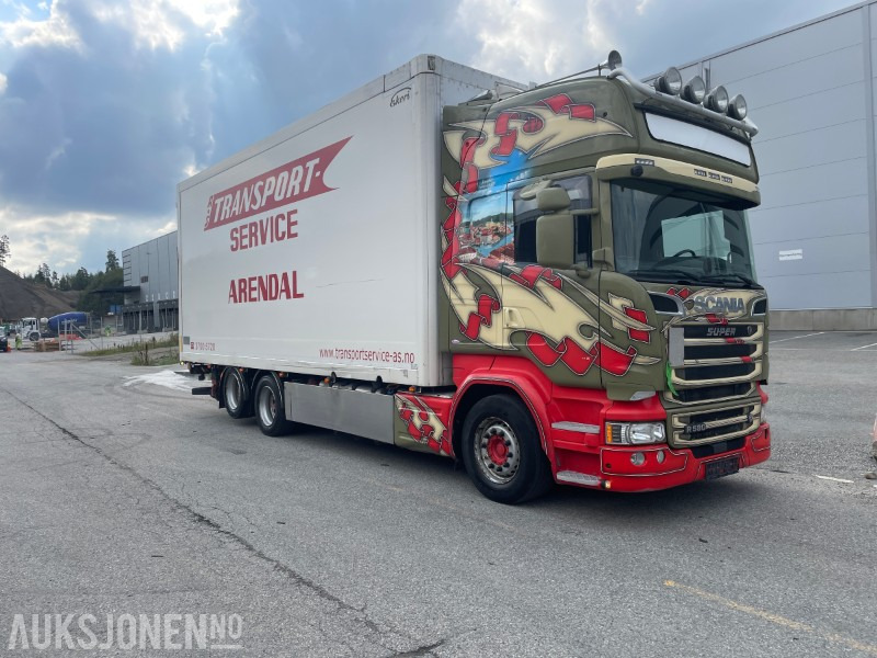 2017 Scania R-580 Ekeriskap m/full sideåpning og 2t bakløfter - Dobozos felépítményű teherautó: 1 kép. 2017 Scania R-580 Ekeriskap m/full sideåpning og 2t bakløfter - Dobozos felépítményű teherautó: 1 kép.