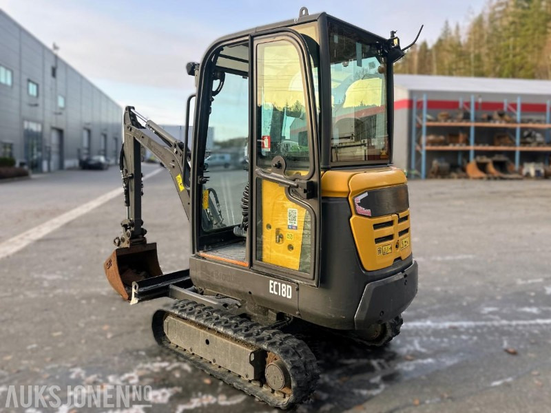 2017 VOLVO EC18D MINIGRAVER 1790 KG SMP GRAVESKUFFE 2358 TIMER - Minikotró: 4 kép. 2017 VOLVO EC18D MINIGRAVER 1790 KG SMP GRAVESKUFFE 2358 TIMER - Minikotró: 4 kép.
