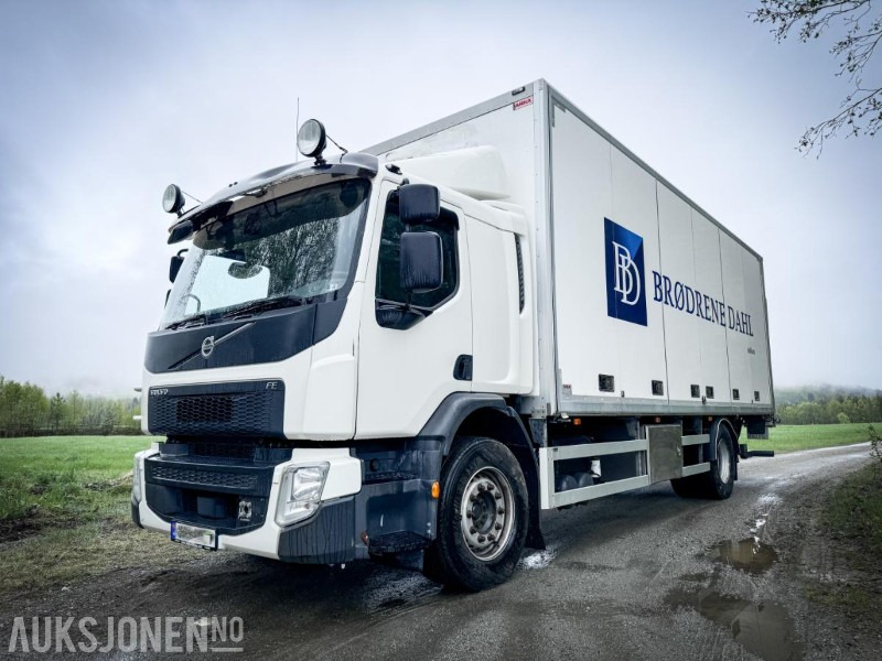 2017 Volvo FE - 320 - Distribusjons lastebil med bakløft - Gått kun 264.000 km - Dobozos felépítményű teherautó: 1 kép. 2017 Volvo FE - 320 - Distribusjons lastebil med bakløft - Gått kun 264.000 km - Dobozos felépítményű teherautó: 1 kép.