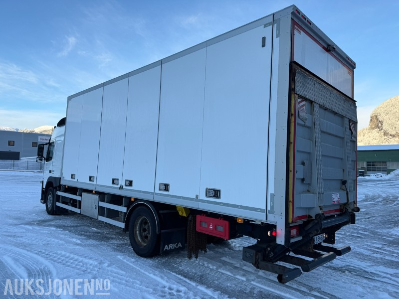 2017 Volvo FM 330 Euro 6 skapbil - 406117 km - Eu godkjent. - Dobozos felépítményű teherautó: 3 kép. 2017 Volvo FM 330 Euro 6 skapbil - 406117 km - Eu godkjent. - Dobozos felépítményű teherautó: 3 kép.