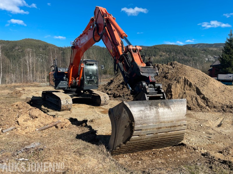 2018 Hitachi ZX210 LC-6/Rototilt/OilQuick/Leica GPS/Kamera/LED - Kotrógép: 2 kép. 2018 Hitachi ZX210 LC-6/Rototilt/OilQuick/Leica GPS/Kamera/LED - Kotrógép: 2 kép.