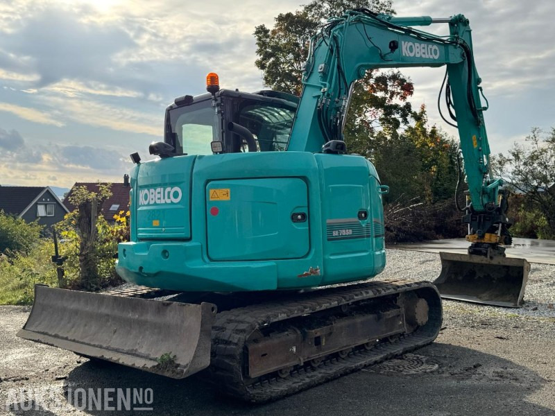 2018 Kobelco SK75SR-3E gravemaskin med 2 skuffer / Tiltrotator - Kotrógép: 5 kép. 2018 Kobelco SK75SR-3E gravemaskin med 2 skuffer / Tiltrotator - Kotrógép: 5 kép.