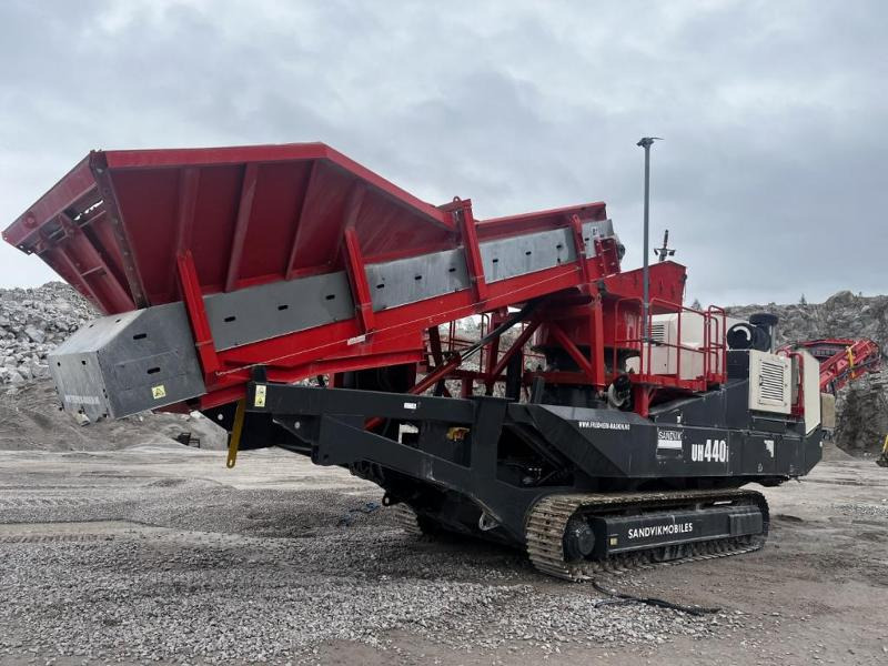 2018 Sandvik UH440i mobil konknuser - cone crusher - Kúpos törő: 1 kép. 2018 Sandvik UH440i mobil konknuser - cone crusher - Kúpos törő: 1 kép.