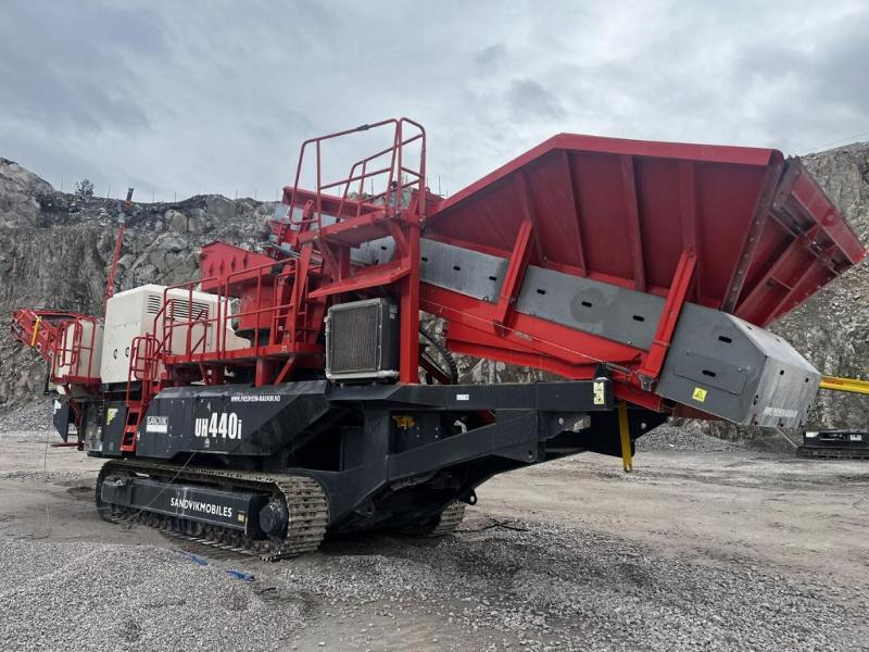 2018 Sandvik UH440i mobil konknuser - cone crusher - Kúpos törő, Osztályozó berendezés: 3 kép. 2018 Sandvik UH440i mobil konknuser - cone crusher - Kúpos törő, Osztályozó berendezés: 3 kép.