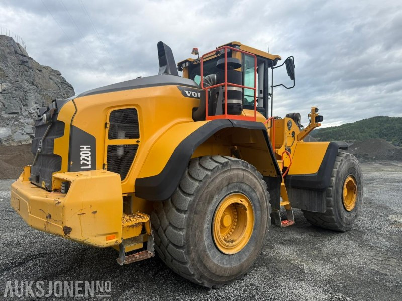 2018 Volvo L220H HJULLASTER - Gumikerekes homlokrakodó: 2 kép. 2018 Volvo L220H HJULLASTER - Gumikerekes homlokrakodó: 2 kép.
