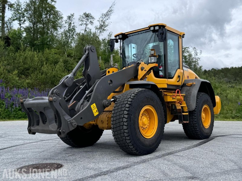 2018 Volvo L90H Hjullaster - Sentralsmøring - Hydraulisk redskapslås - Tilleggshydraulikk - Sertifisert - Med grusskuffe - Gumikerekes homlokrakodó: 1 kép. 2018 Volvo L90H Hjullaster - Sentralsmøring - Hydraulisk redskapslås - Tilleggshydraulikk - Sertifisert - Med grusskuffe - Gumikerekes homlokrakodó: 1 kép.