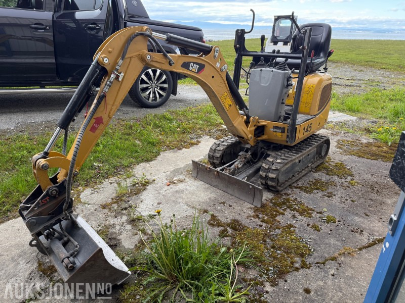 2019 Cat 300,9 D minigraver med veltebøyle og pusseskuffe - Minikotró: 1 kép. 2019 Cat 300,9 D minigraver med veltebøyle og pusseskuffe - Minikotró: 1 kép.