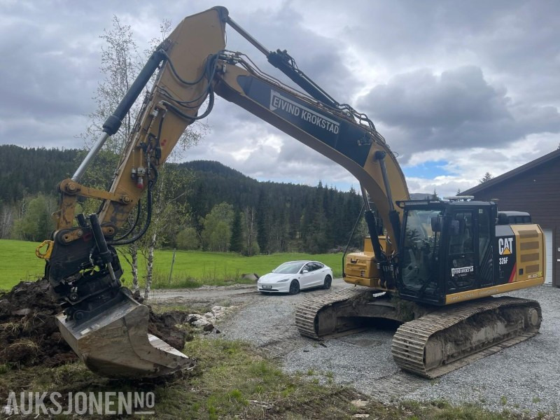 2019 Cat 326FL Gravemaskin med maskinstyring, rototilt og 4 skuffer - Kotrógép: 1 kép. 2019 Cat 326FL Gravemaskin med maskinstyring, rototilt og 4 skuffer - Kotrógép: 1 kép.