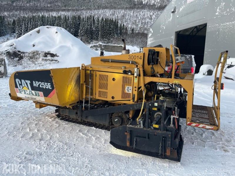2019 Cat AP255E Beltegående asfaltutlegger, kun 1655 timer ! - Építőipari berendezések: 3 kép. 2019 Cat AP255E Beltegående asfaltutlegger, kun 1655 timer ! - Építőipari berendezések: 3 kép.