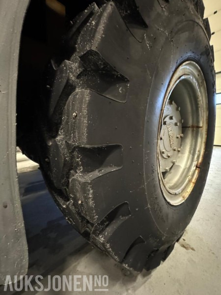 Gumikerekes homlokrakodó 2019 Everun ER 25 Hjullaster med klappvingeskuffe - Sandstrøer - Tannskuffe - Pallegafler - Kosteaggregat: 9 kép.