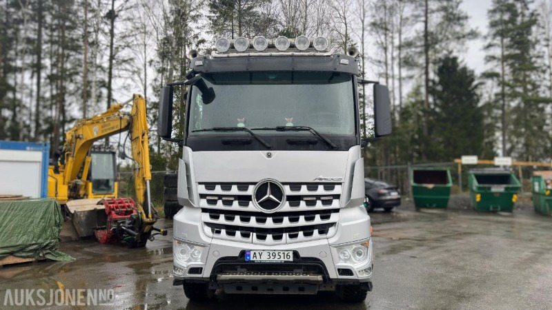 2019 Mercedes-Benz AROCS 963-2-E 6x4 Tippbil med høytløftende baklem og kontinuerlig hydraulikkpumping - Billenőplatós teherautó: 2 kép. 2019 Mercedes-Benz AROCS 963-2-E 6x4 Tippbil med høytløftende baklem og kontinuerlig hydraulikkpumping - Billenőplatós teherautó: 2 kép.