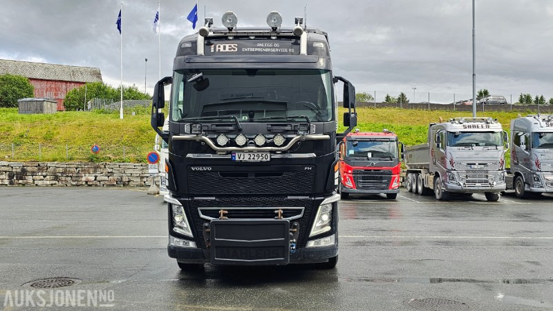 2020 Volvo 540 8x4 Brøyterigget krokbil med AJK påbygg - Horgos rakodó teherautó: 2 kép. 2020 Volvo 540 8x4 Brøyterigget krokbil med AJK påbygg - Horgos rakodó teherautó: 2 kép.