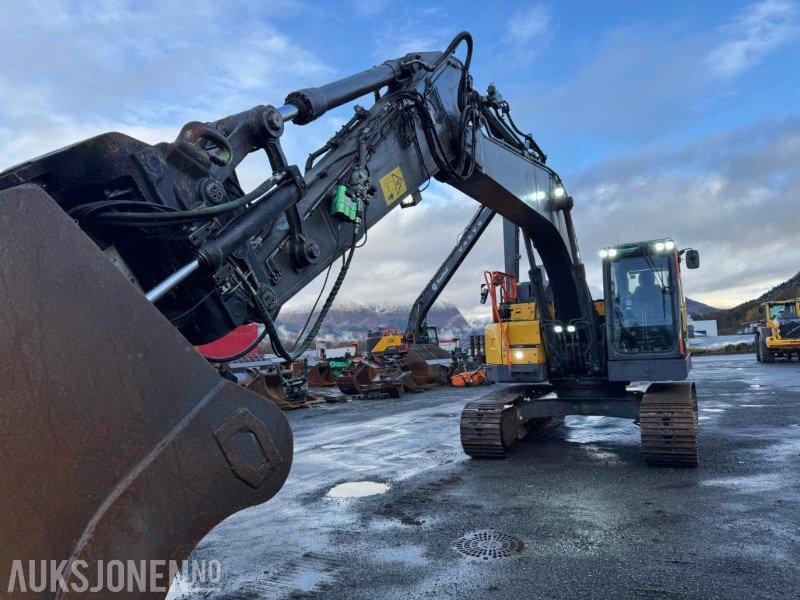 2020 Volvo ECR 235EL Gravemaskin - S70 feste - Pusskuffe - Sentralsmøring - bunkringspumpe - Tiltrotator - Pusskuffe - Sertifisert - Kotrógép: 4 kép. 2020 Volvo ECR 235EL Gravemaskin - S70 feste - Pusskuffe - Sentralsmøring - bunkringspumpe - Tiltrotator - Pusskuffe - Sertifisert - Kotrógép: 4 kép.